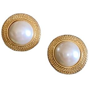 Vintage Round Faux Pearl Gold Tone Clip On Earrings Woman’s Jewelry 80’s 90’s